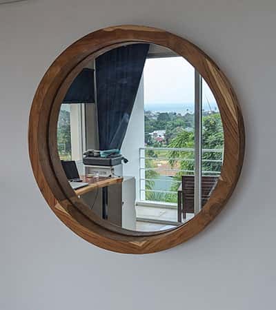Mirror detail