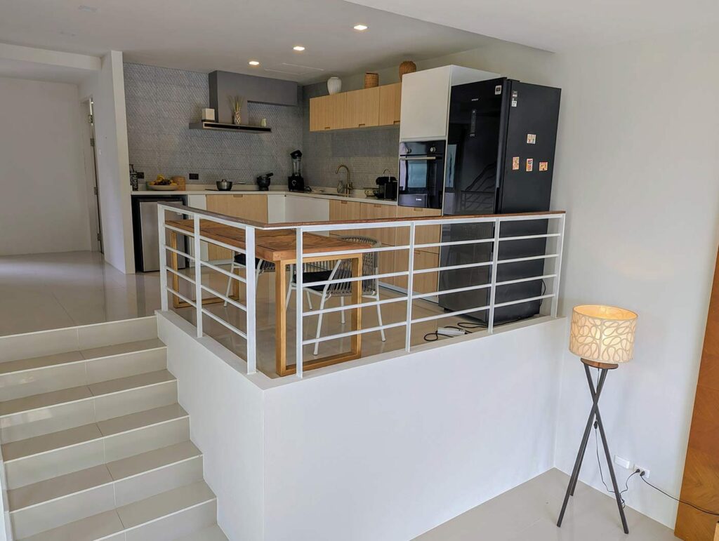 Deluxe Townhouse - Elevated Kitchen